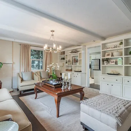 Hummingbird Haven Bed & Breakfast Luxury Suite With Terrace & Seasonal Lake Views Located In Historic Old Town Niagara-On-The-Lake-2